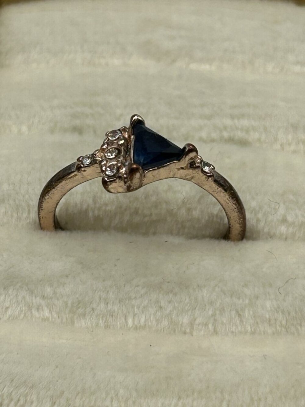 Vintage Blue Stone Rhinestone Ring Size 7.5 Costume Jewelry Glam Fun Retro Gift - Picture 5 of 13